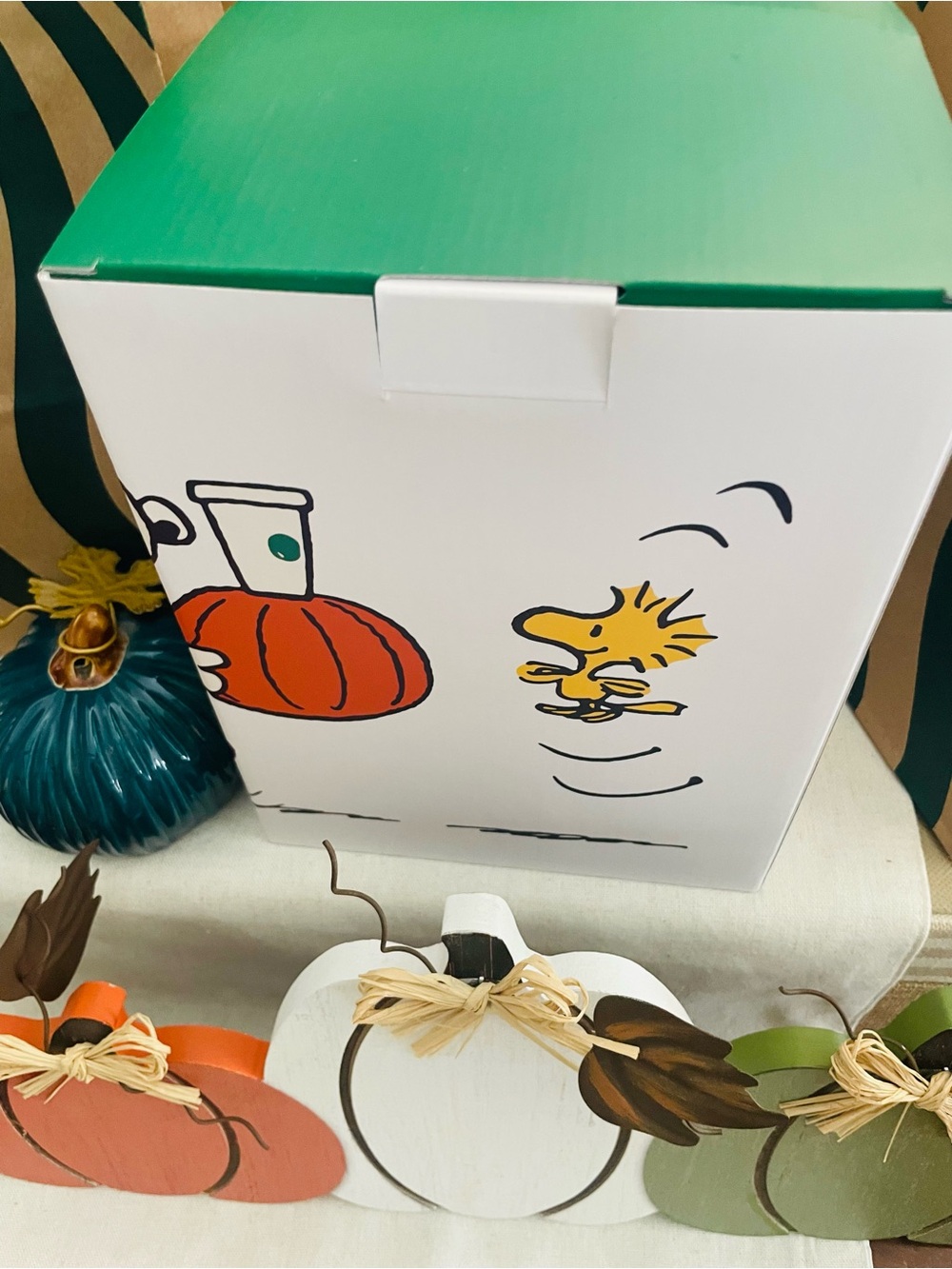 Peanuts x Starbucks White Plush Snoopy Dog - Collaboration - Picture 4 of 6